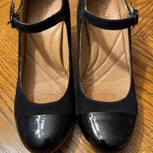 Clarks Black Patent Leather & Suede Mary Jane 3” Heels Size 7.5M
